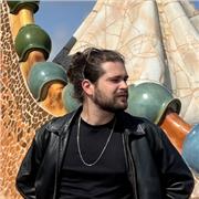 Encantado! Soy Víctor, mi pasión es la música y dedico mi vida activamente a estudiarla, interpretarla y disfrutarla.